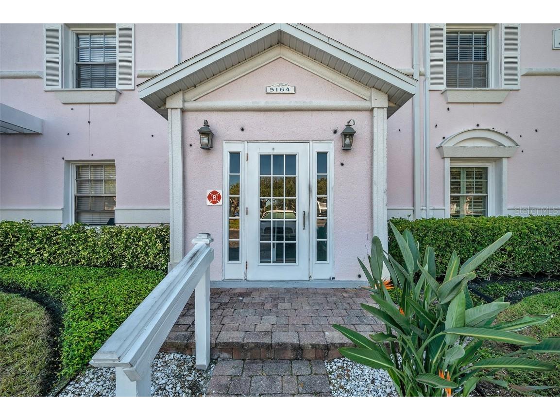 5164 Beach Drive SE #D Saint Petersburg FL 33705 U8218220 image1