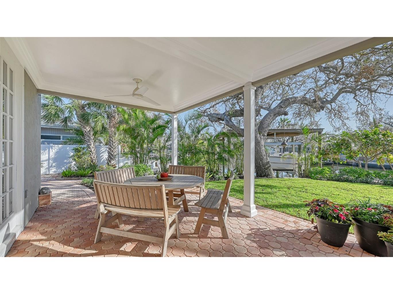 5165 Sandy Cove Avenue Siesta Key FL 34242 A4674745 image43
