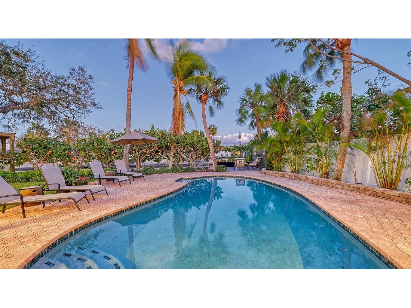 5165 Sandy Cove Avenue Siesta Key FL 34242 A4674745 image48