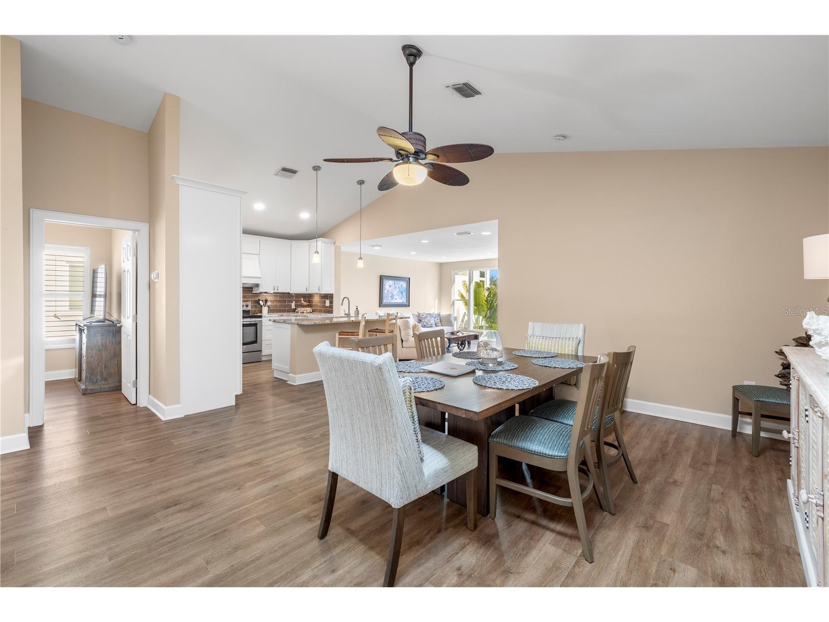 5169 Oxford Drive Sarasota FL 34242 V4948468 image12