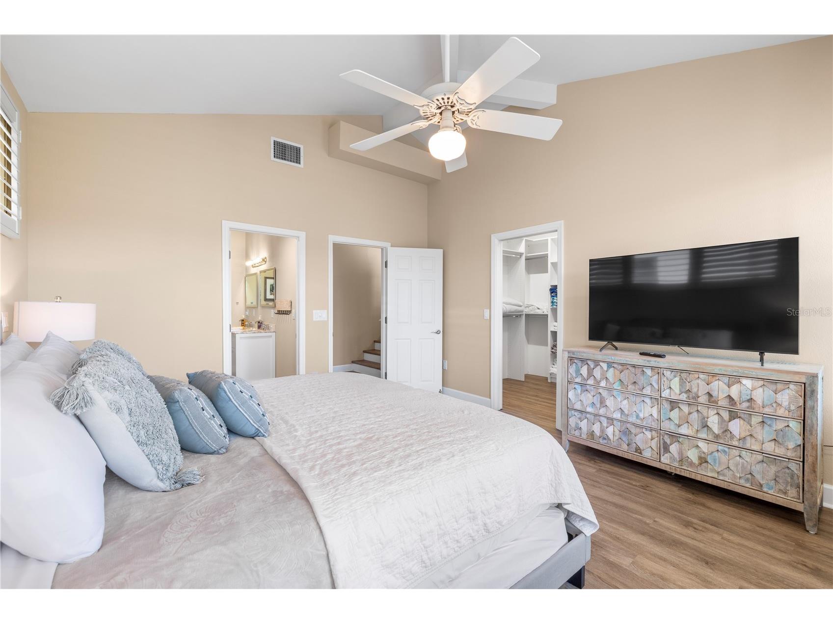 5169 Oxford Drive Sarasota FL 34242 V4948468 image17