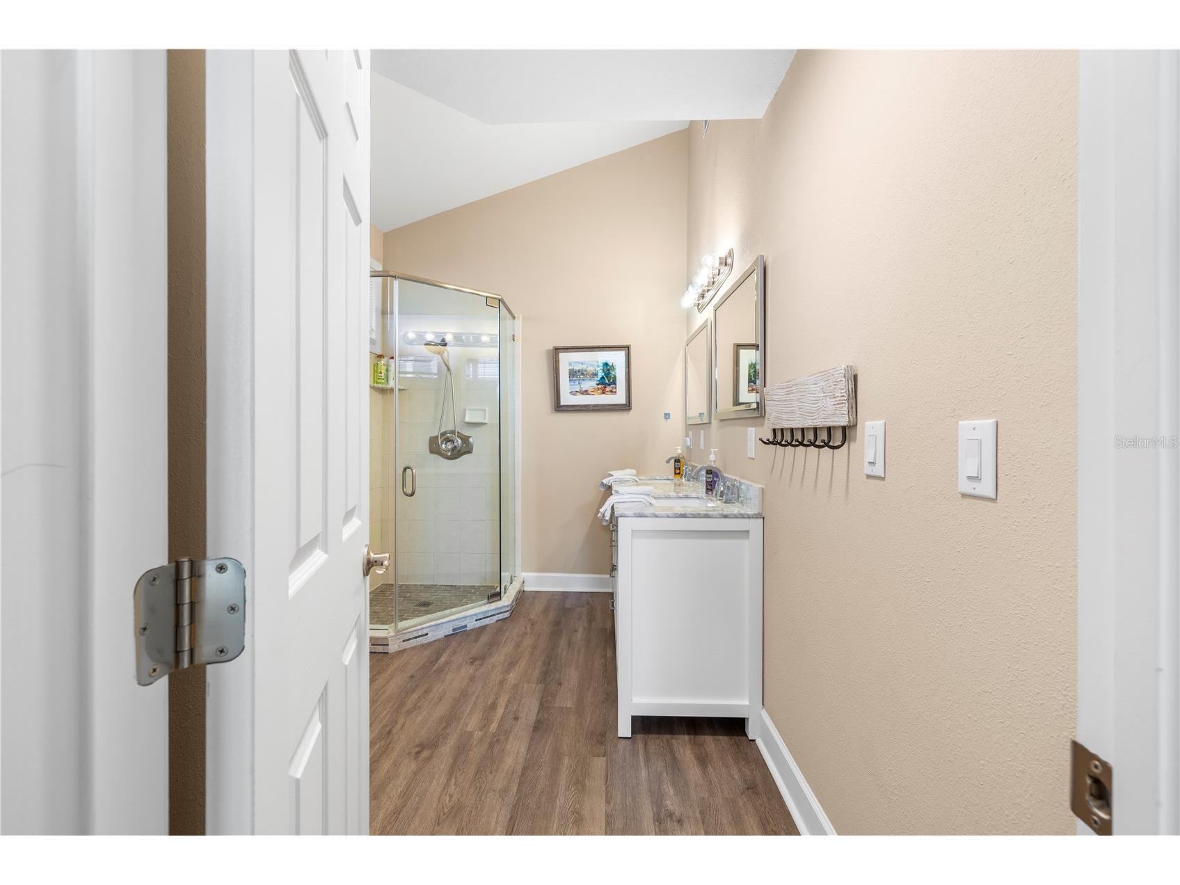 5169 Oxford Drive Sarasota FL 34242 V4948468 image21