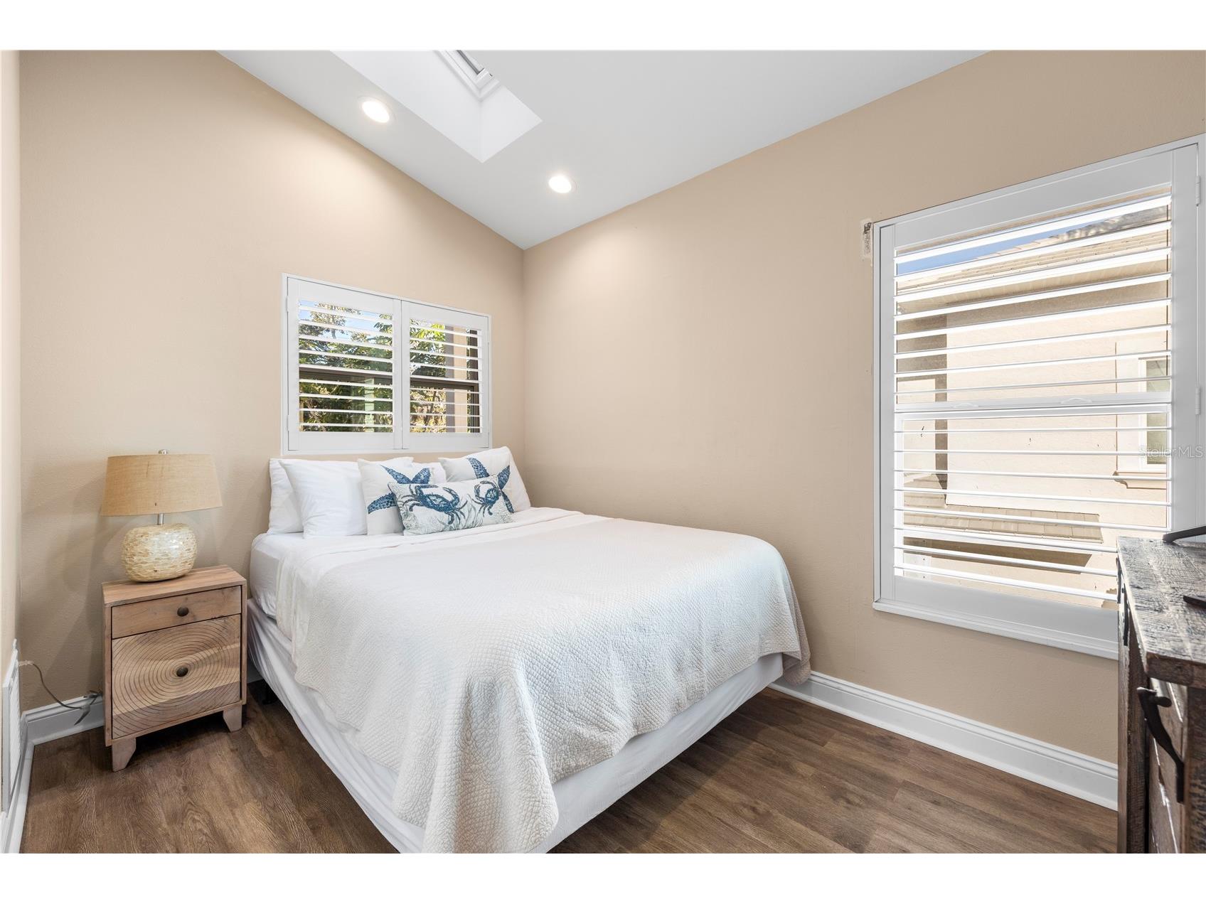5169 Oxford Drive Sarasota FL 34242 V4948468 image24