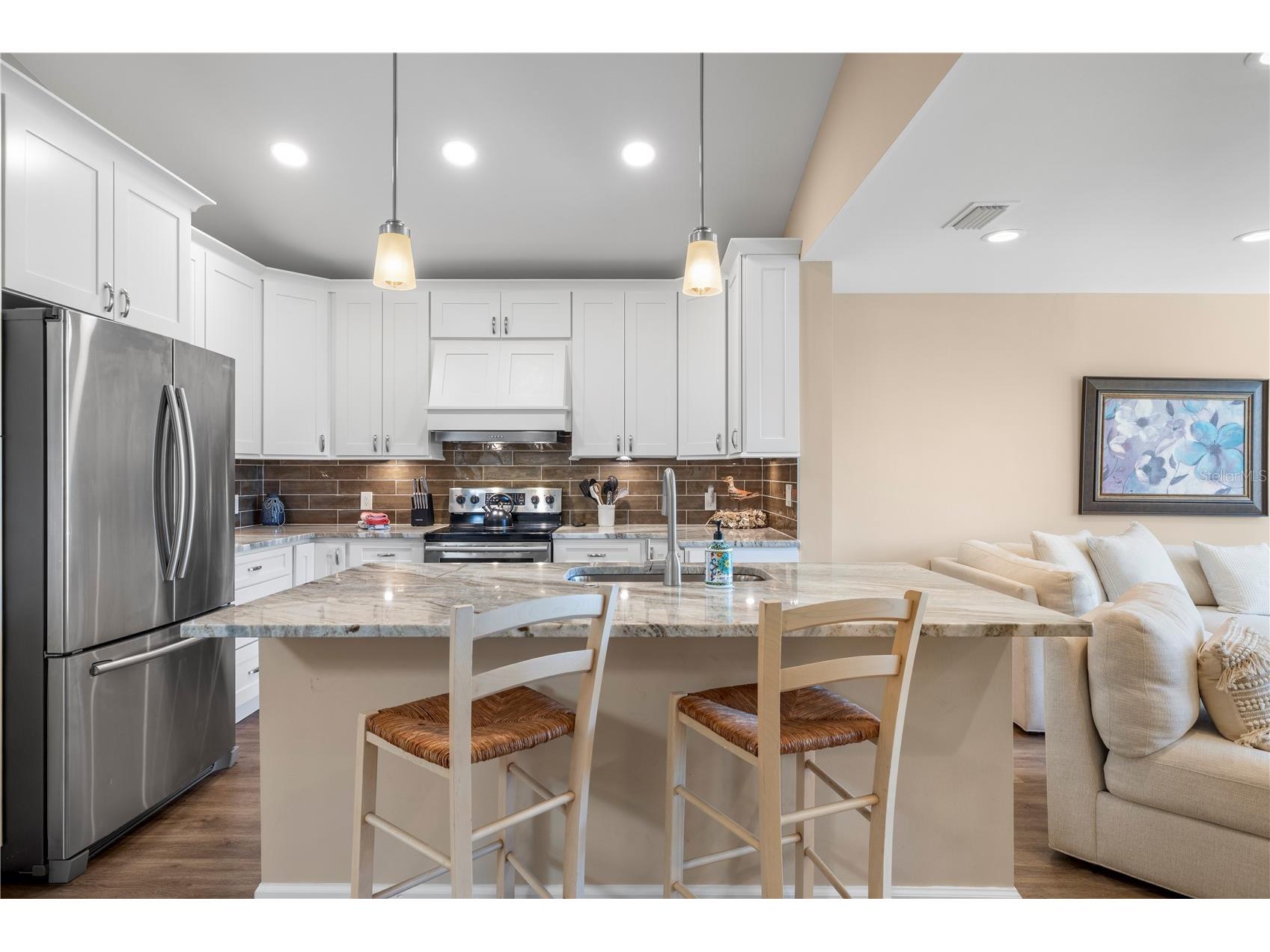 5169 Oxford Drive Sarasota FL 34242 V4948468 image4