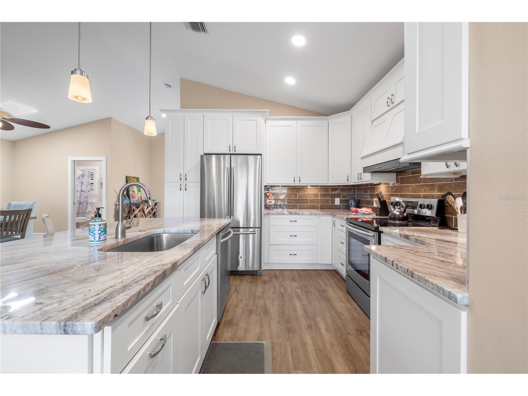 5169 Oxford Drive Sarasota FL 34242 V4948468 image5