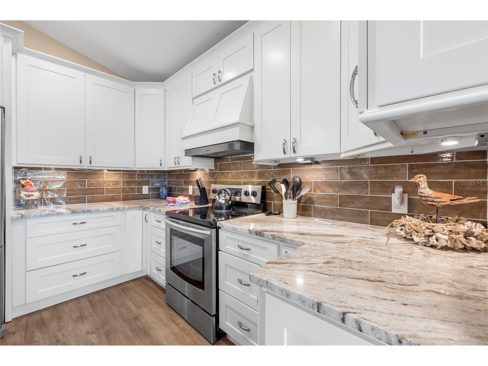5169 Oxford Drive Sarasota FL 34242 V4948468 image6