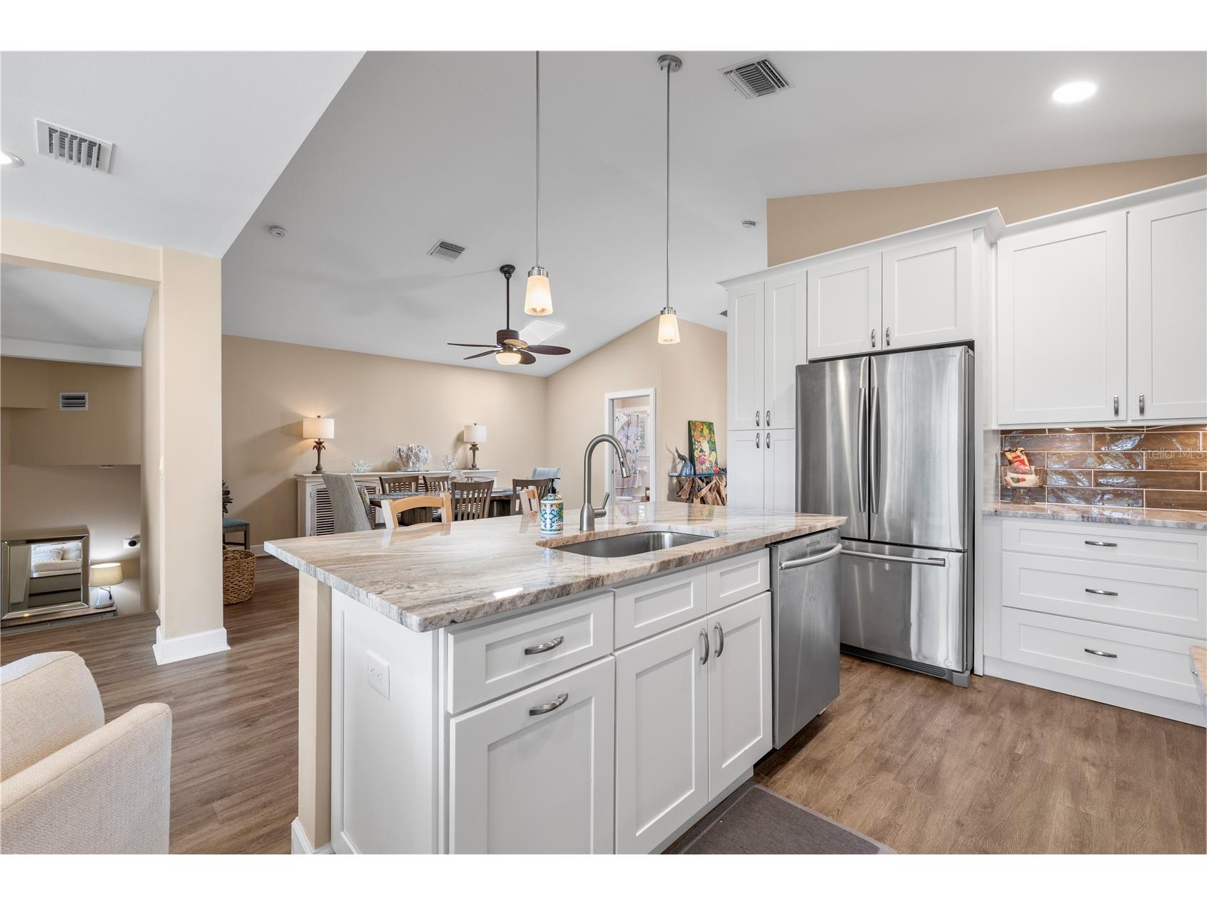 5169 Oxford Drive Sarasota FL 34242 V4948468 image7