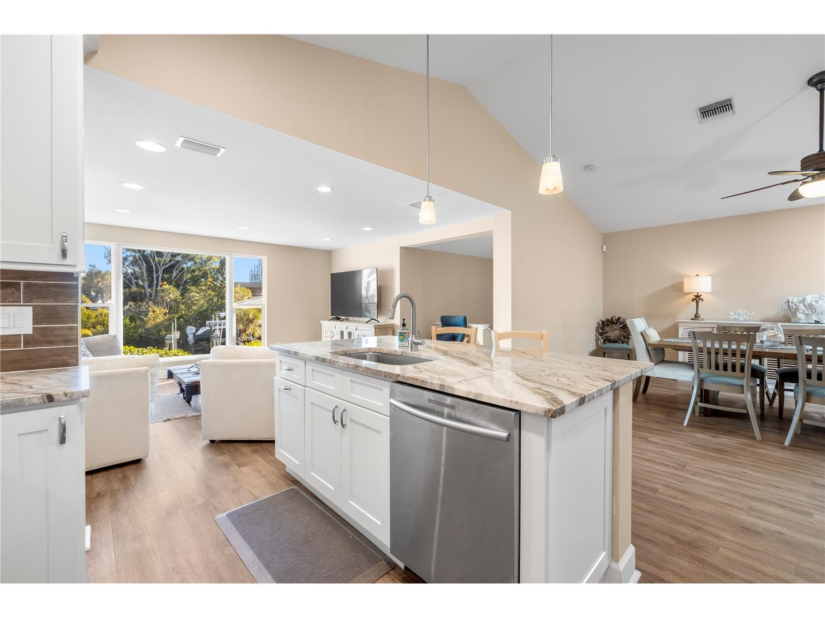 5169 Oxford Drive Sarasota FL 34242 V4948468 image8