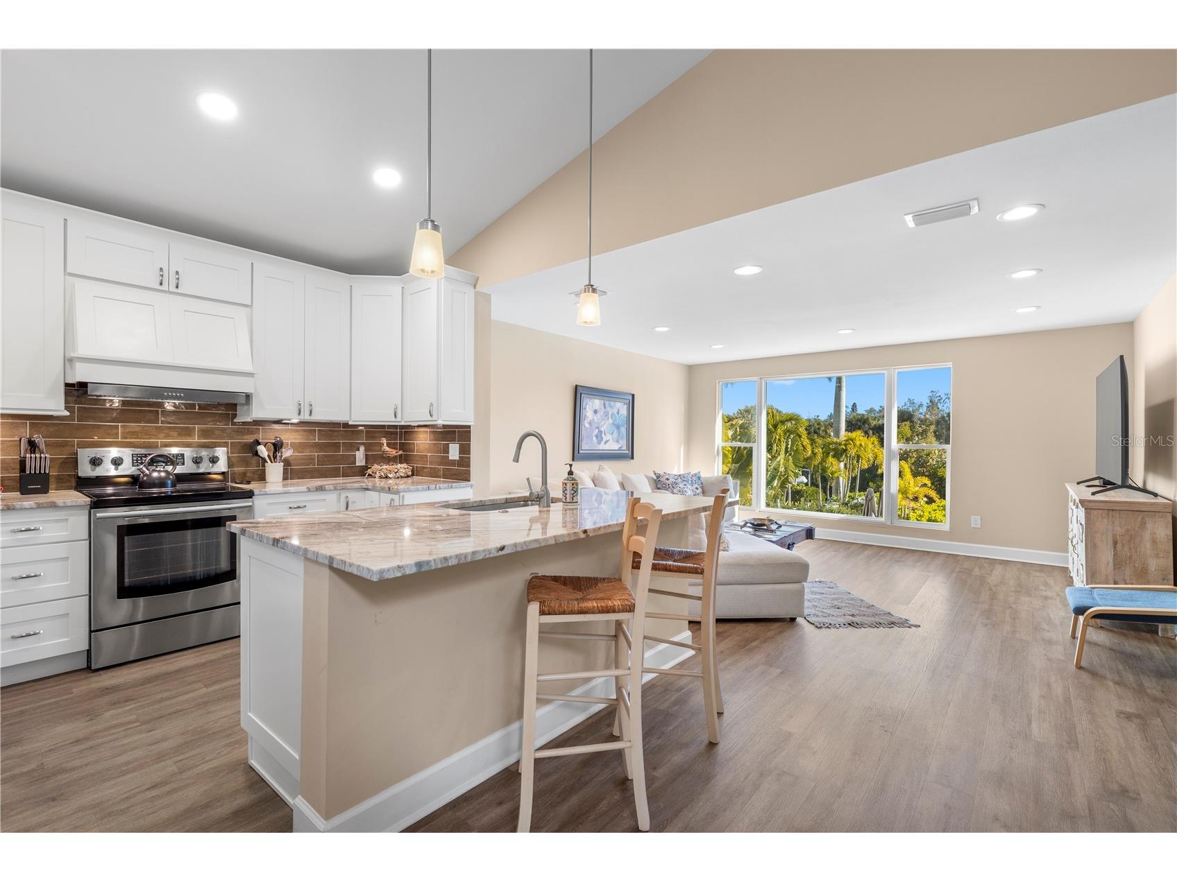 5169 Oxford Drive Sarasota FL 34242 V4948468 image9