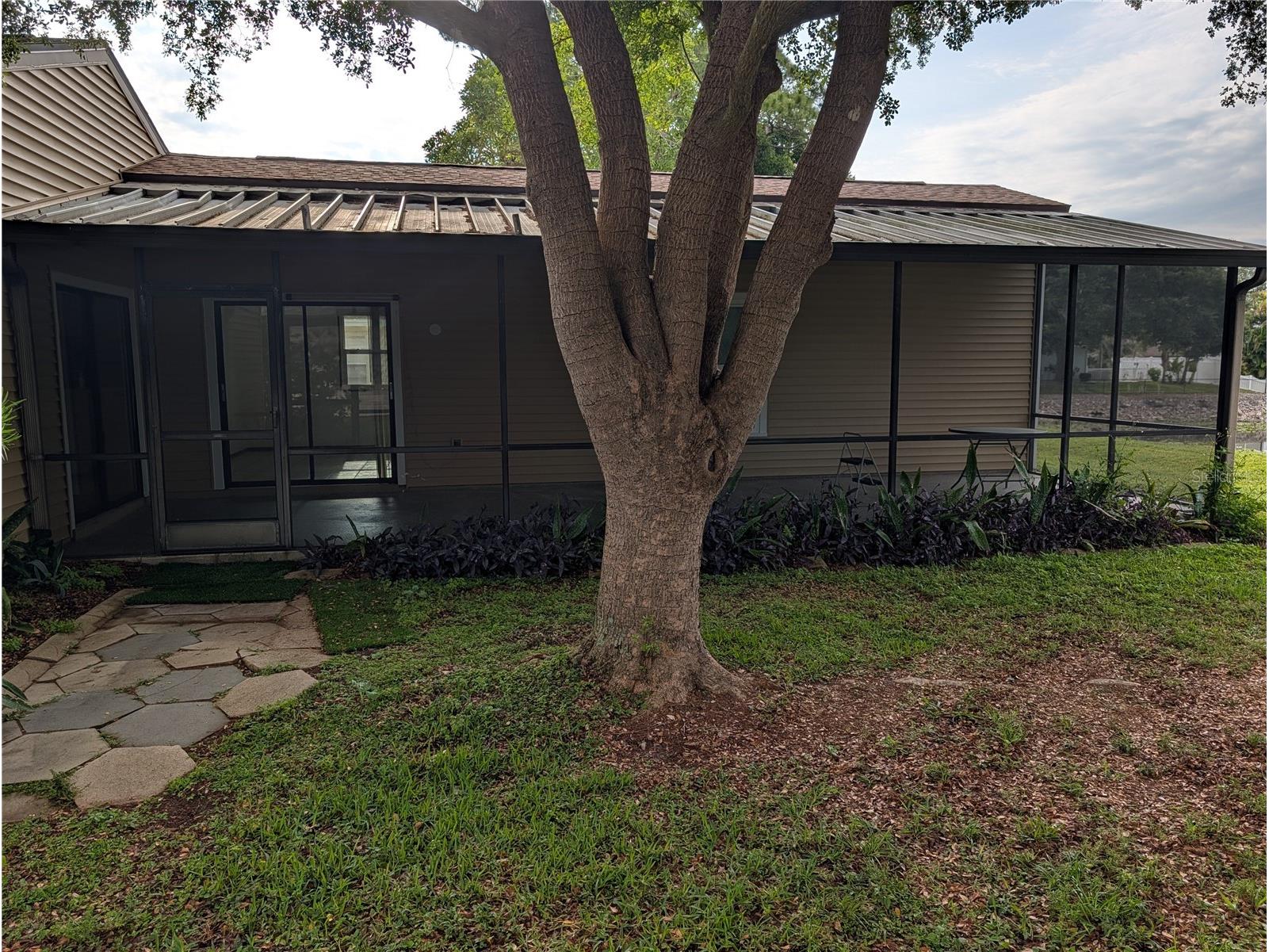 517 Bearded Oaks Circle Sarasota FL 34232 A4696585 image2
