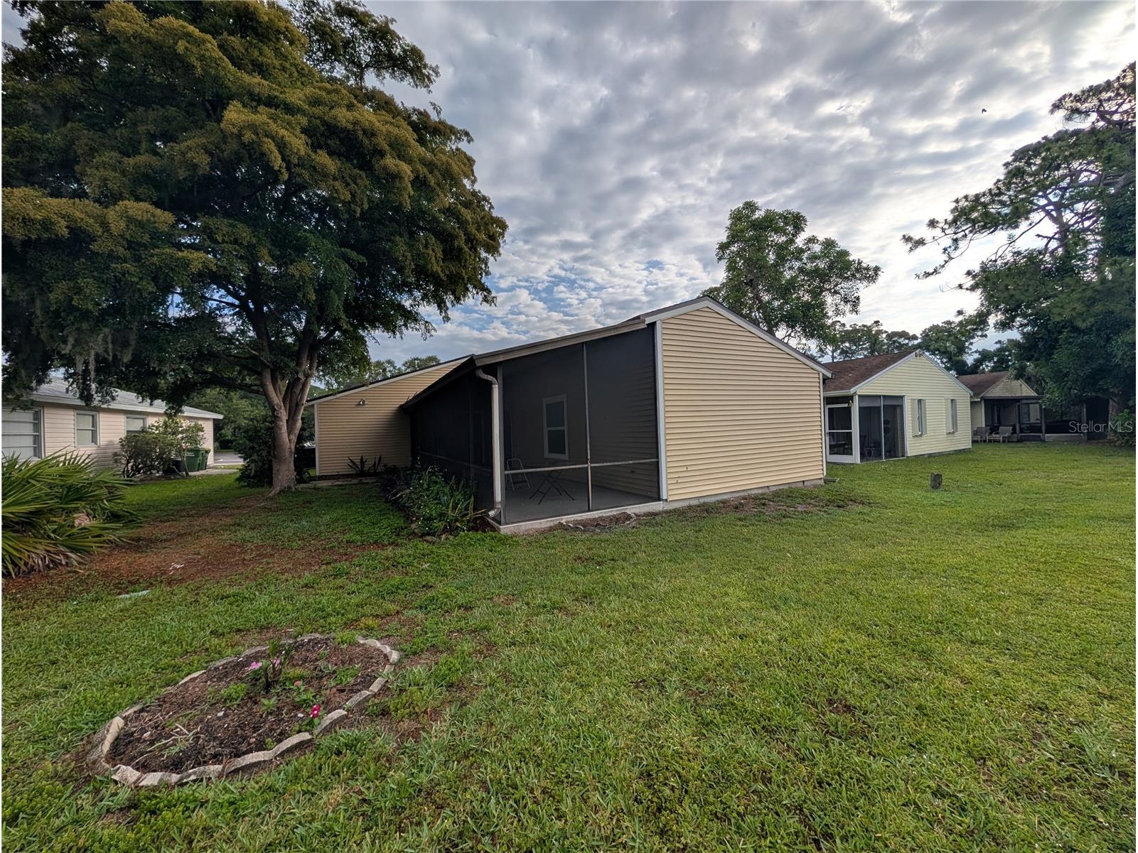 517 Bearded Oaks Circle Sarasota FL 34232 A4696585 image3
