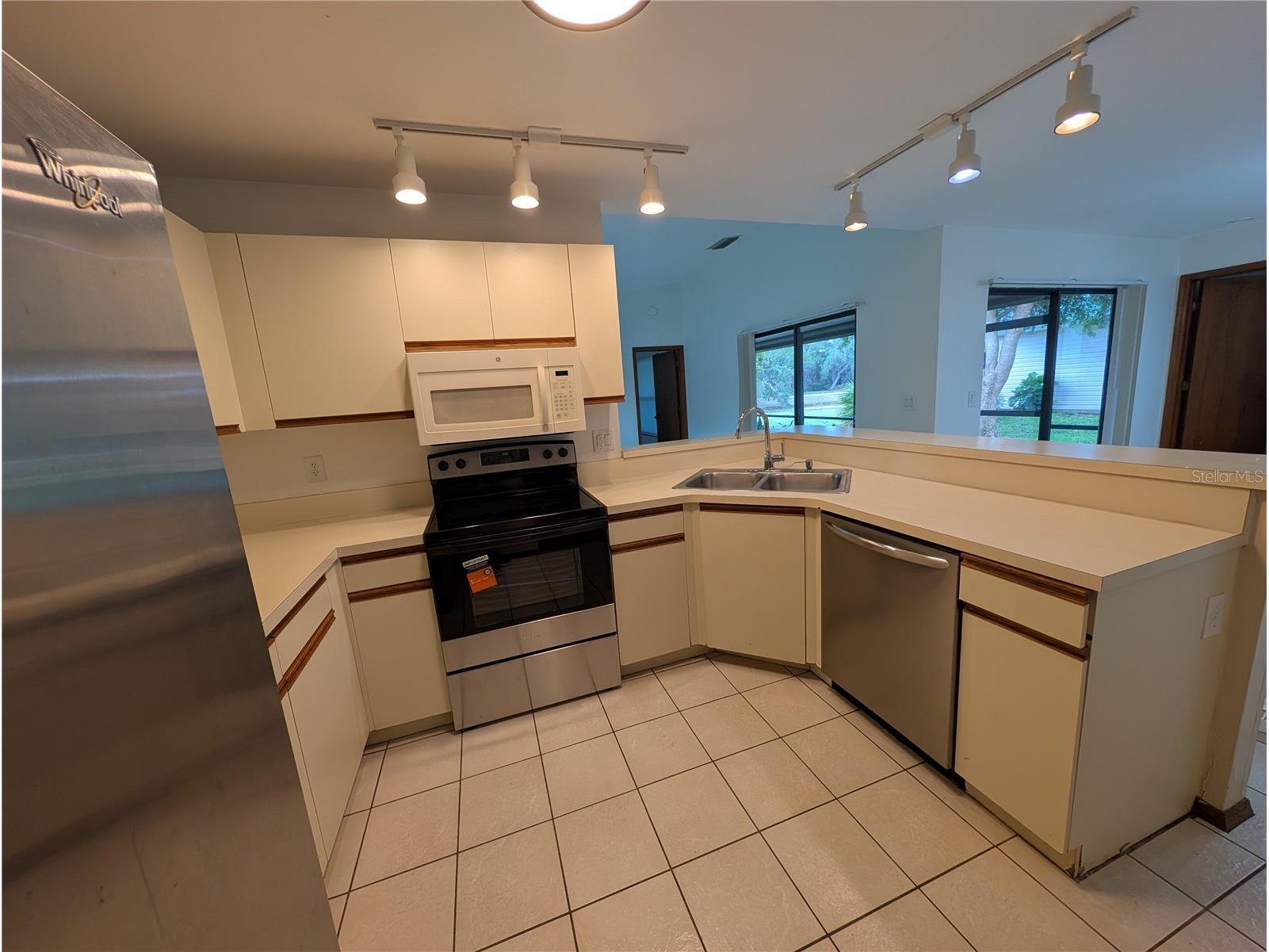 517 Bearded Oaks Circle Sarasota FL 34232 A4696585 image7