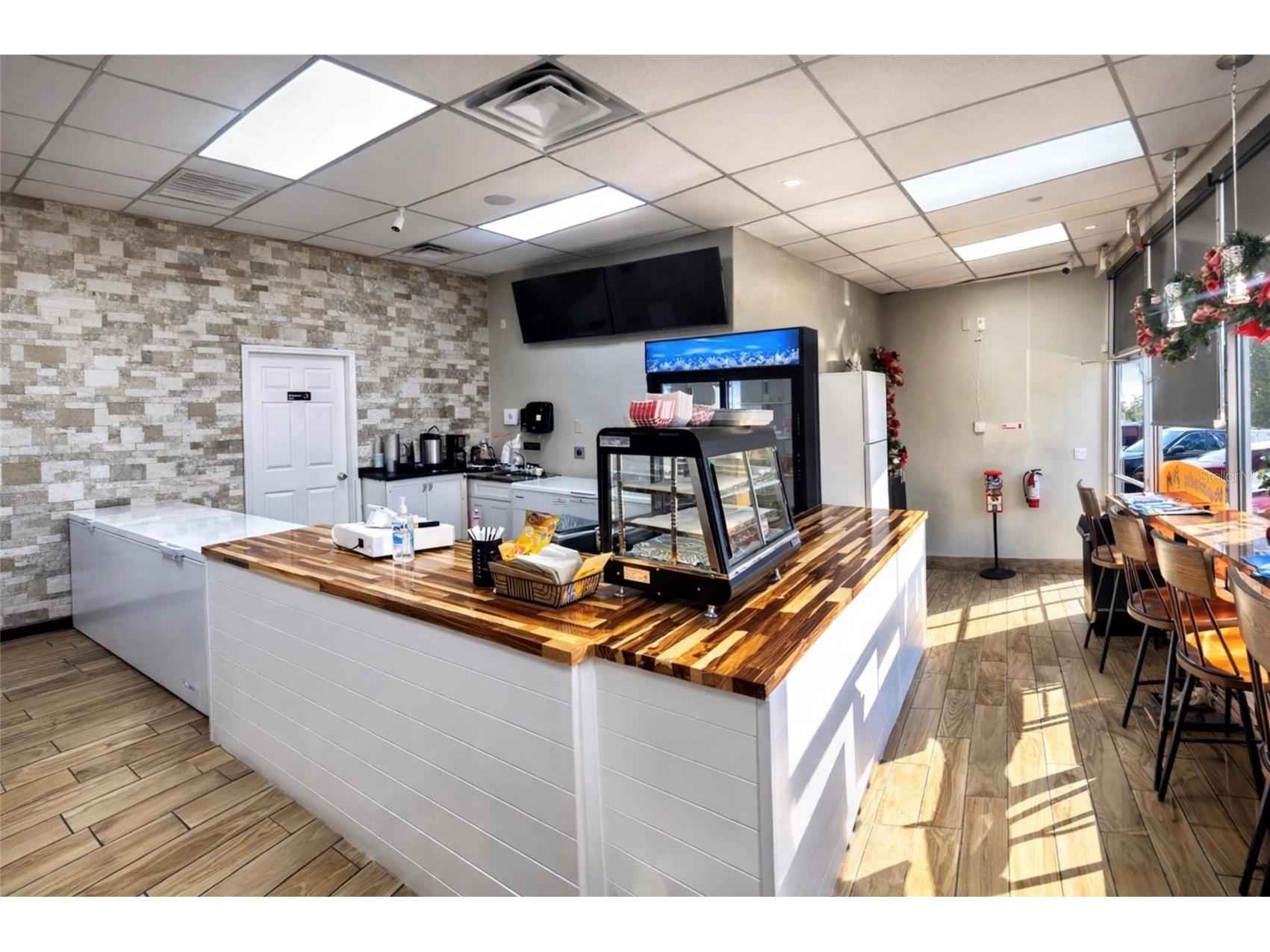 517 N Semoran Boulevard Orlando FL 32807 O6384237 image2