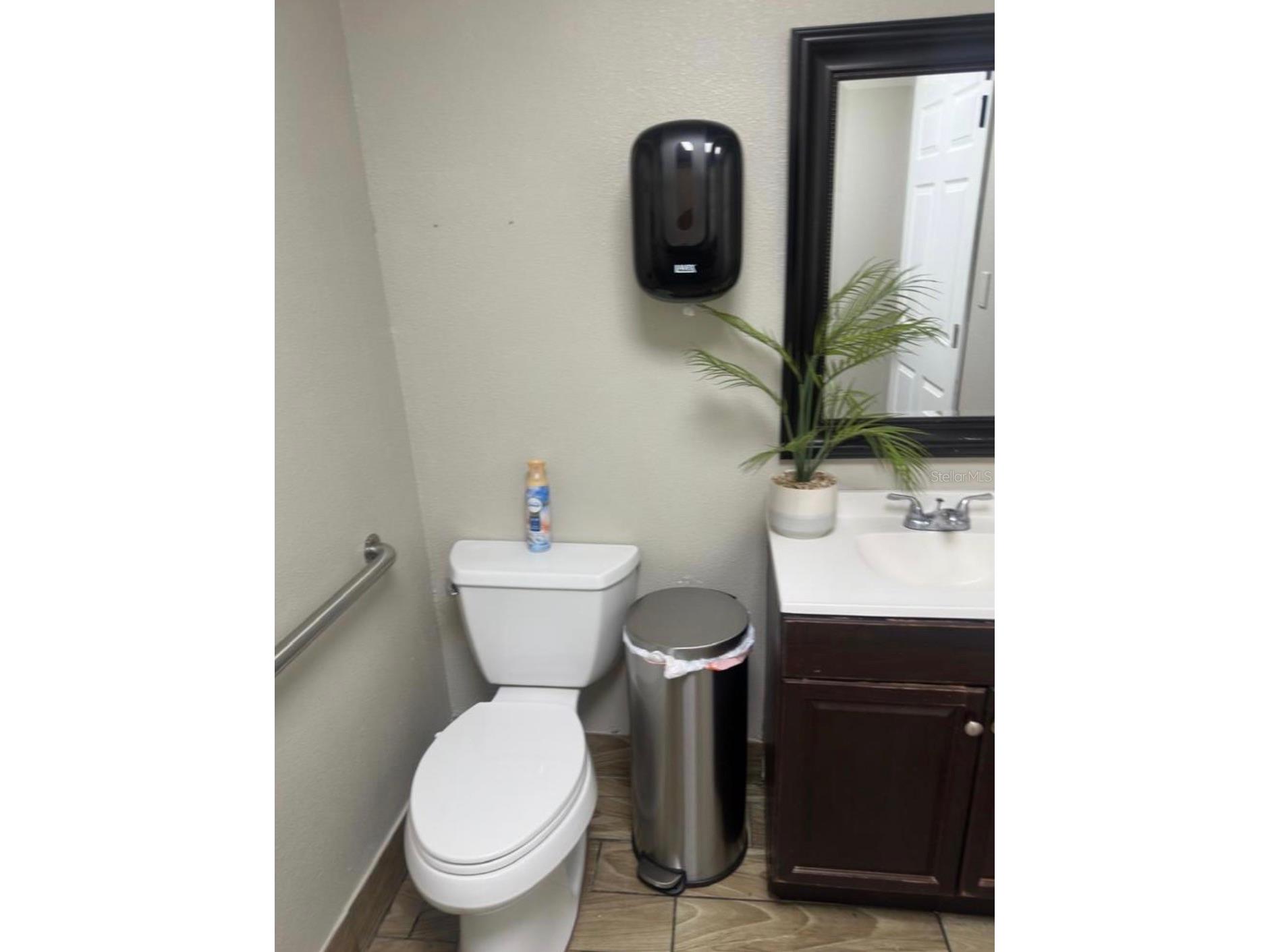 517 N Semoran Boulevard Orlando FL 32807 O6384237 image7
