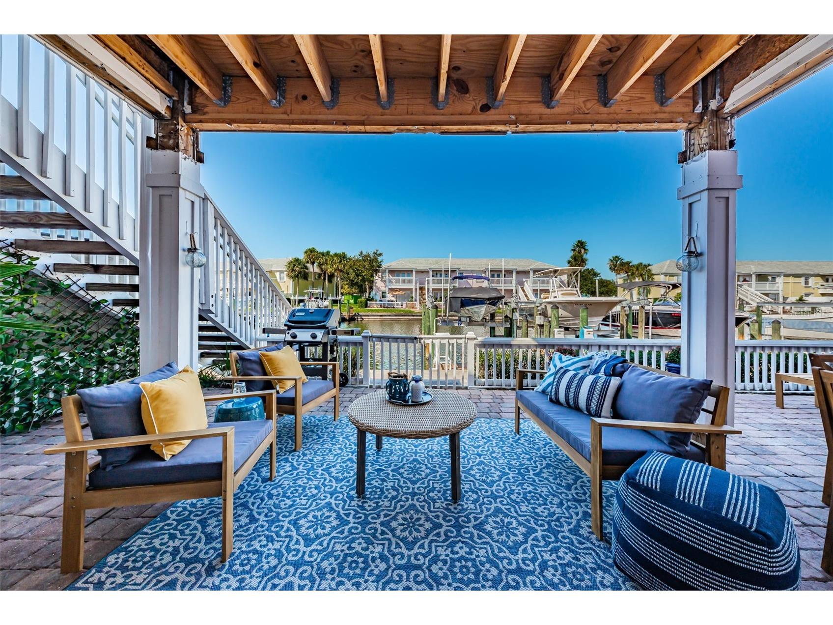5175 Coquina Key Drive SE #C Saint Petersburg FL 33705 TB8478073 image1