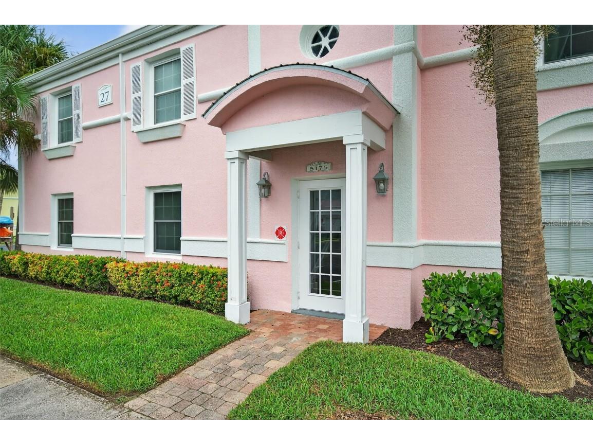 5175 Coquina Key Drive SE #D Saint Petersburg FL 33705 - TAMPA BAY TB8424122 image2
