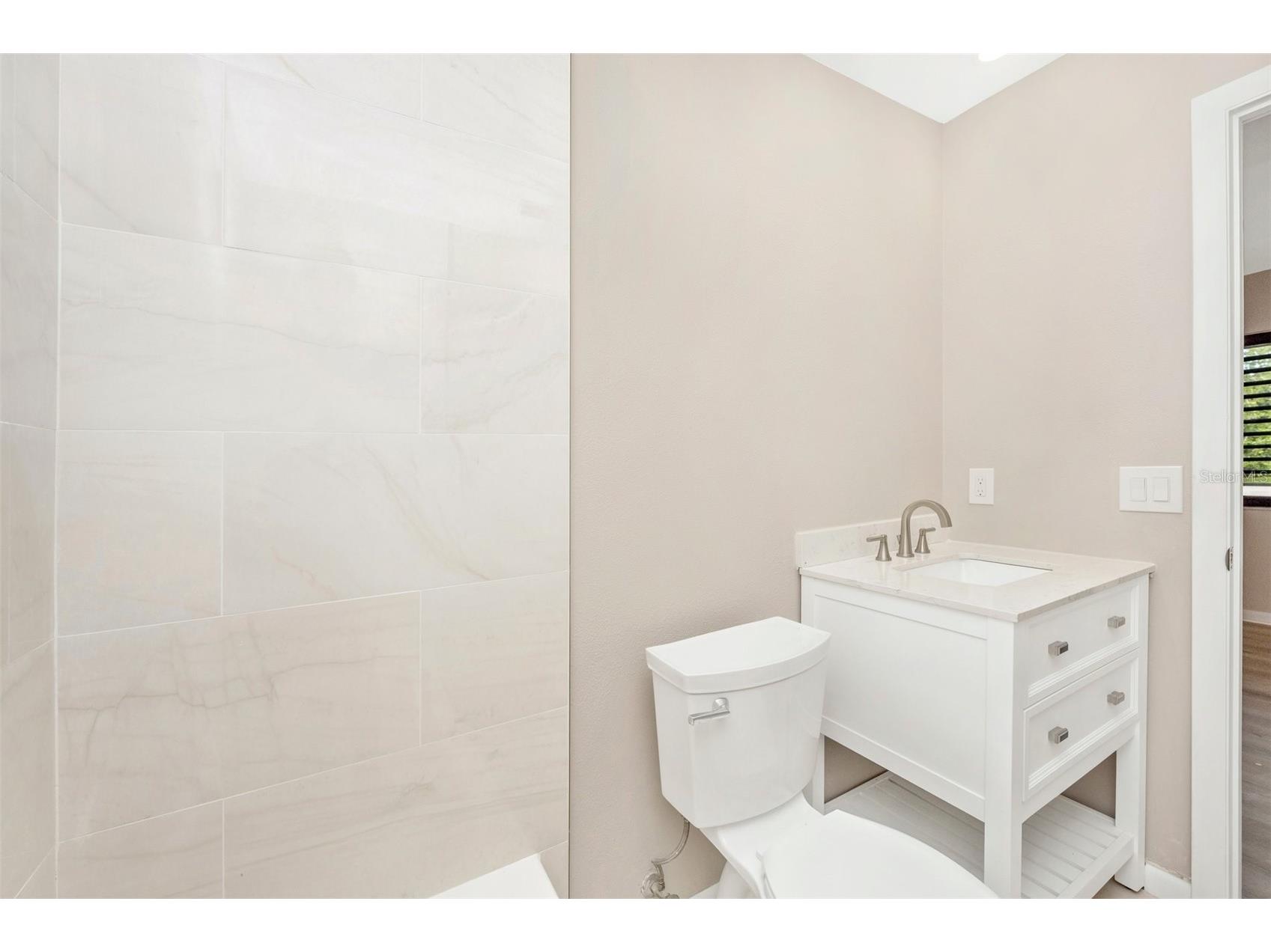 5178 Lake Village Drive #86 Sarasota FL 34235 A4699937 image17