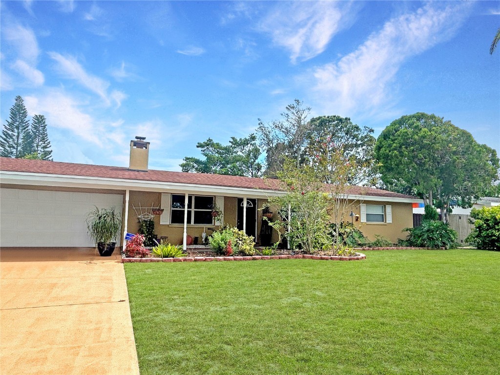 518 Saint Andrews Drive Sarasota FL 34243 U8228794 image1