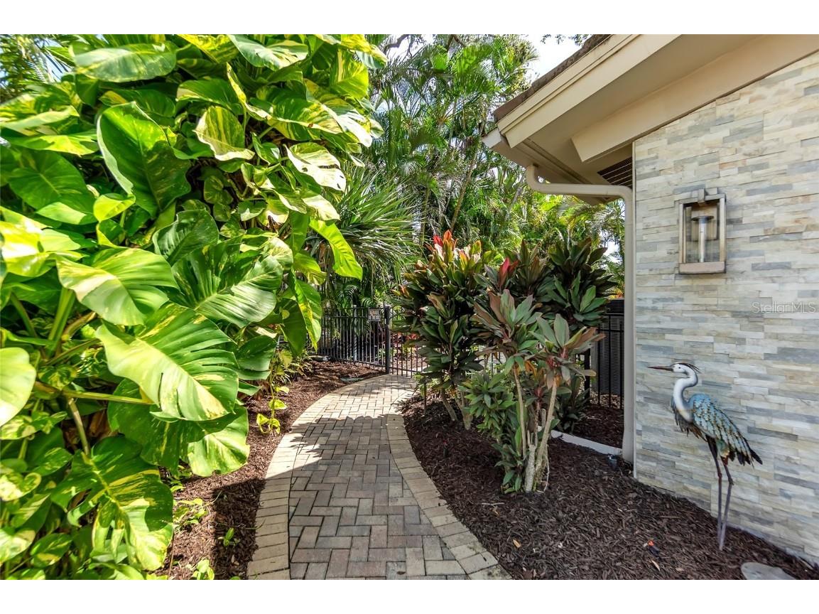 518 Venice Lane Sarasota FL 34242 A4672419 image34