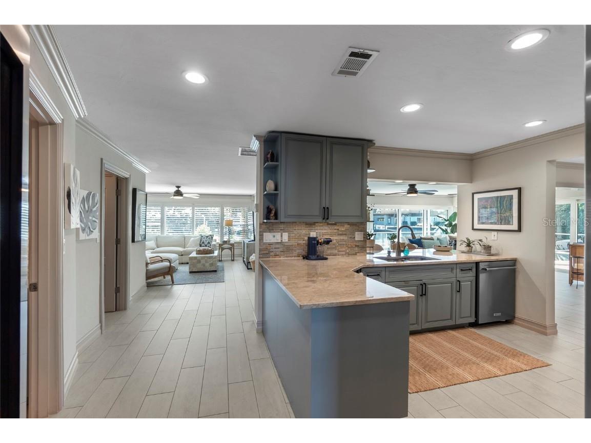 518 Venice Lane Sarasota FL 34242 A4672419 image8