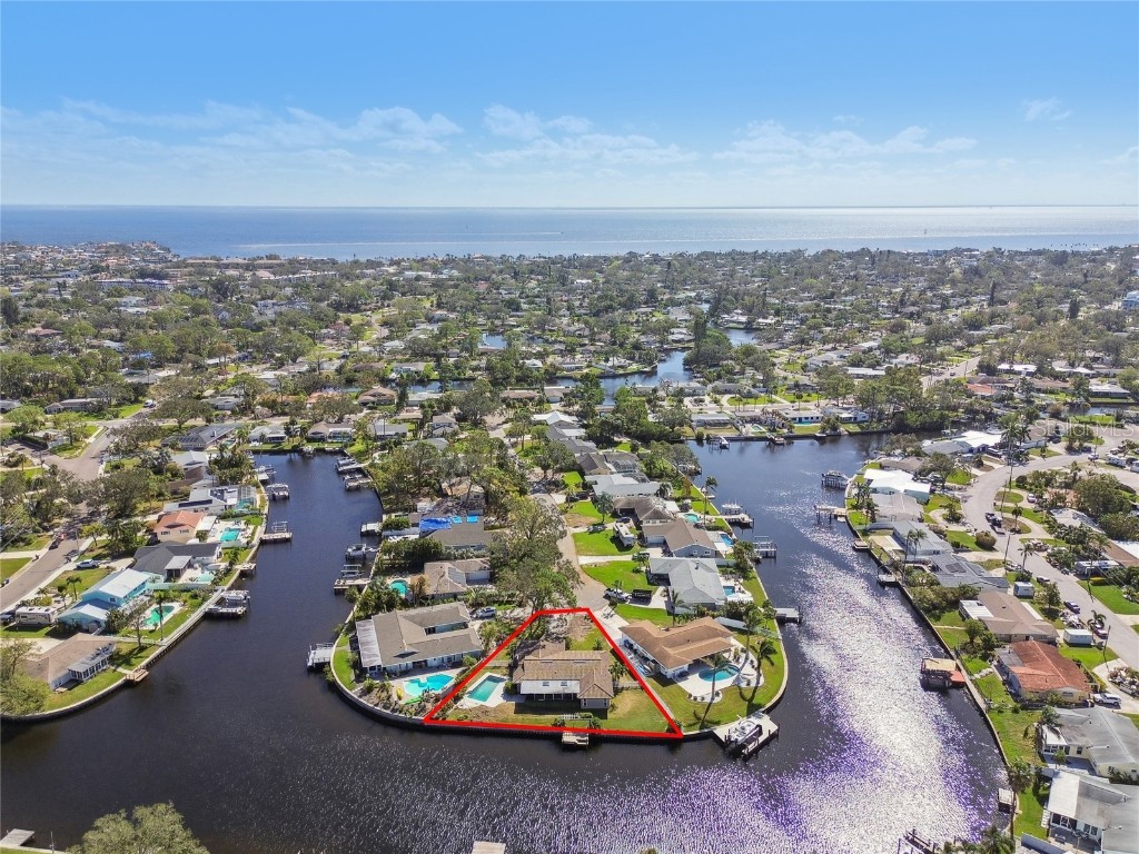 5181 Horseshoe Place NE Saint Petersburg FL 33703 - TAMPA BAY TB8318056 image1