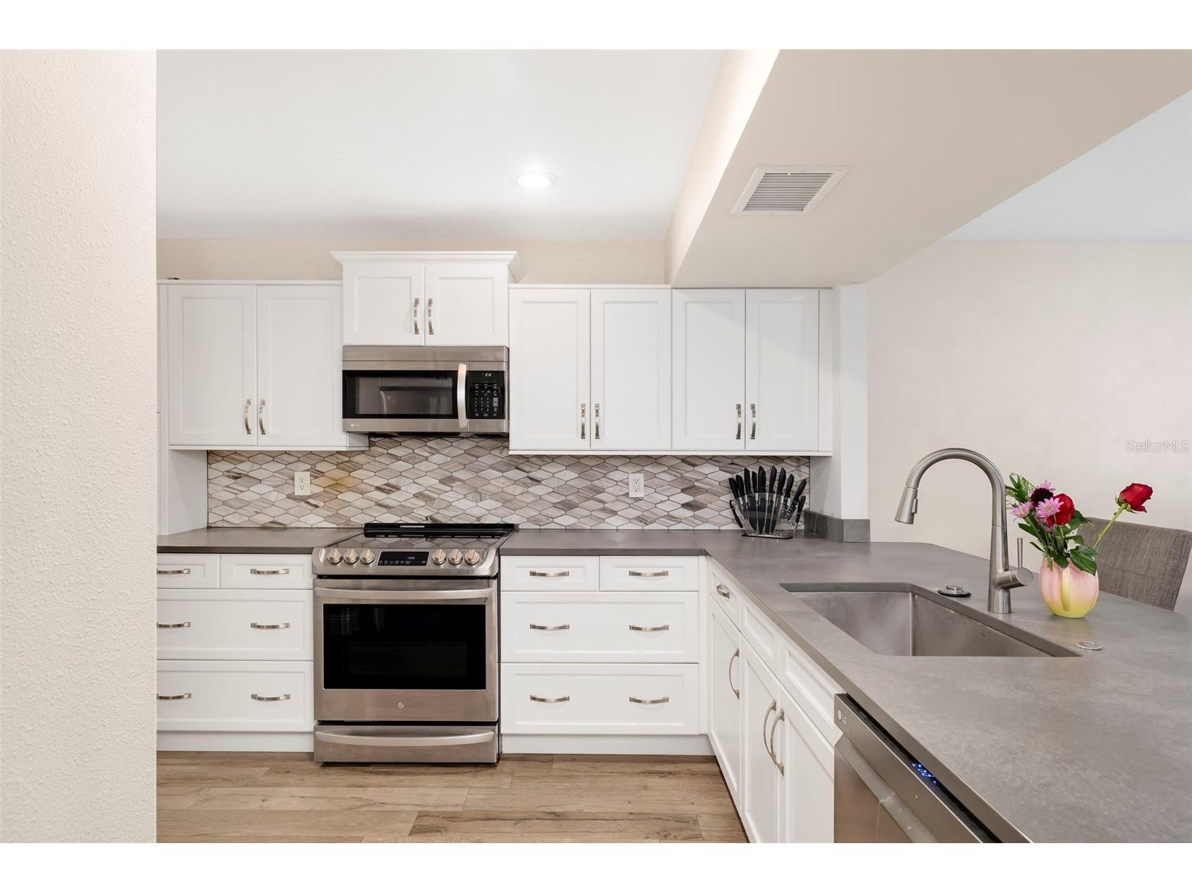 5182 Lancewood Drive #14 Sarasota FL 34232 A4699852 image11
