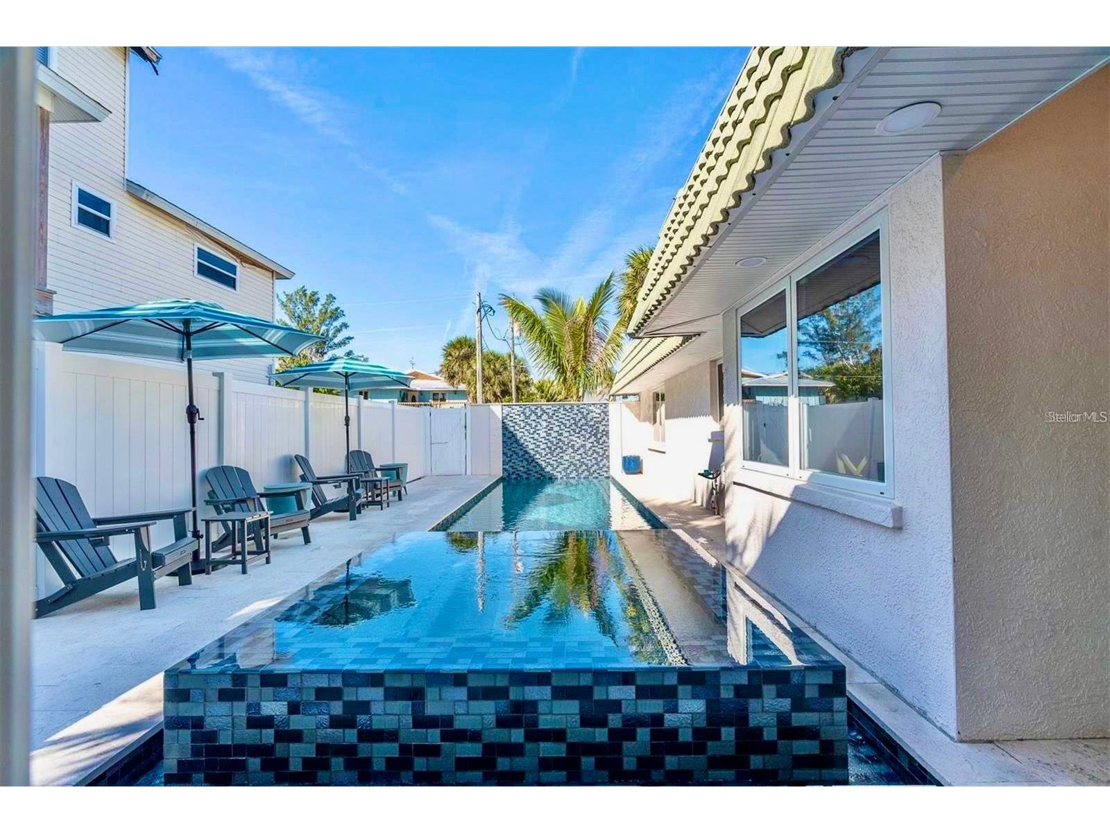 519 South Drive Anna Maria FL 34216 - ANNA MARIA SOUND A4675370 image4