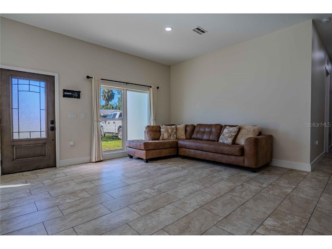 519 W 122nd Avenue Tampa FL 33612 TB8439770 image6