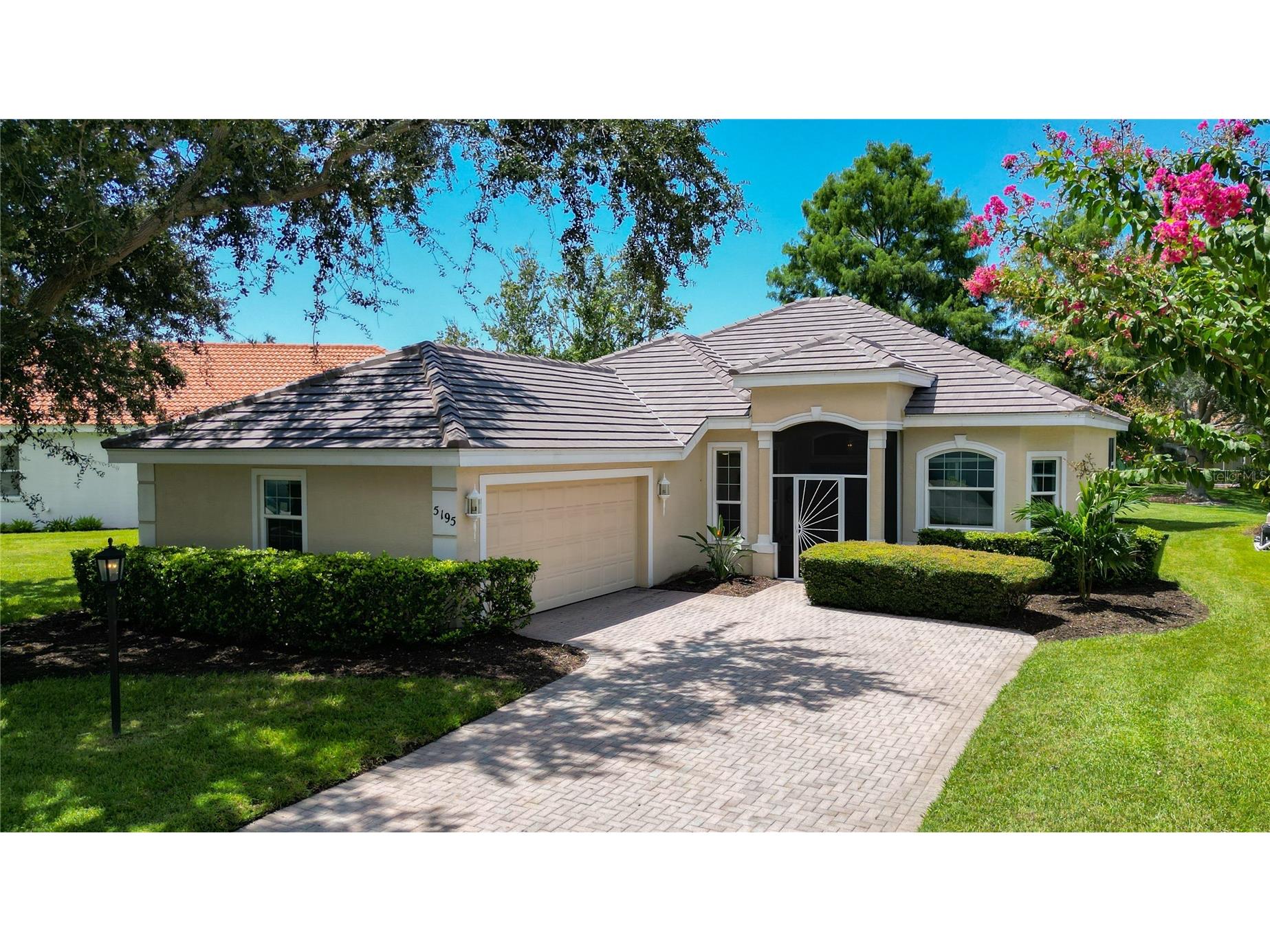 5195 Highbury Circle Sarasota FL 34238 A4663551 image1