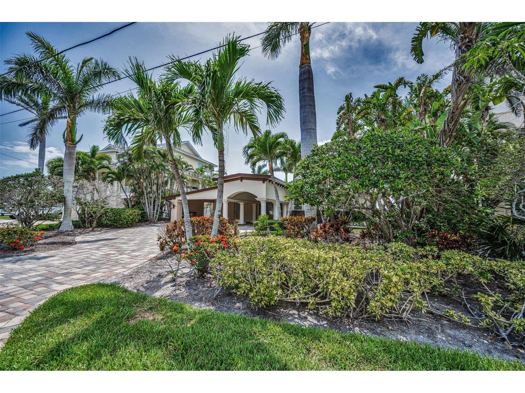 52 N Pine Circle Belleair FL 33756 TB8507844 image4