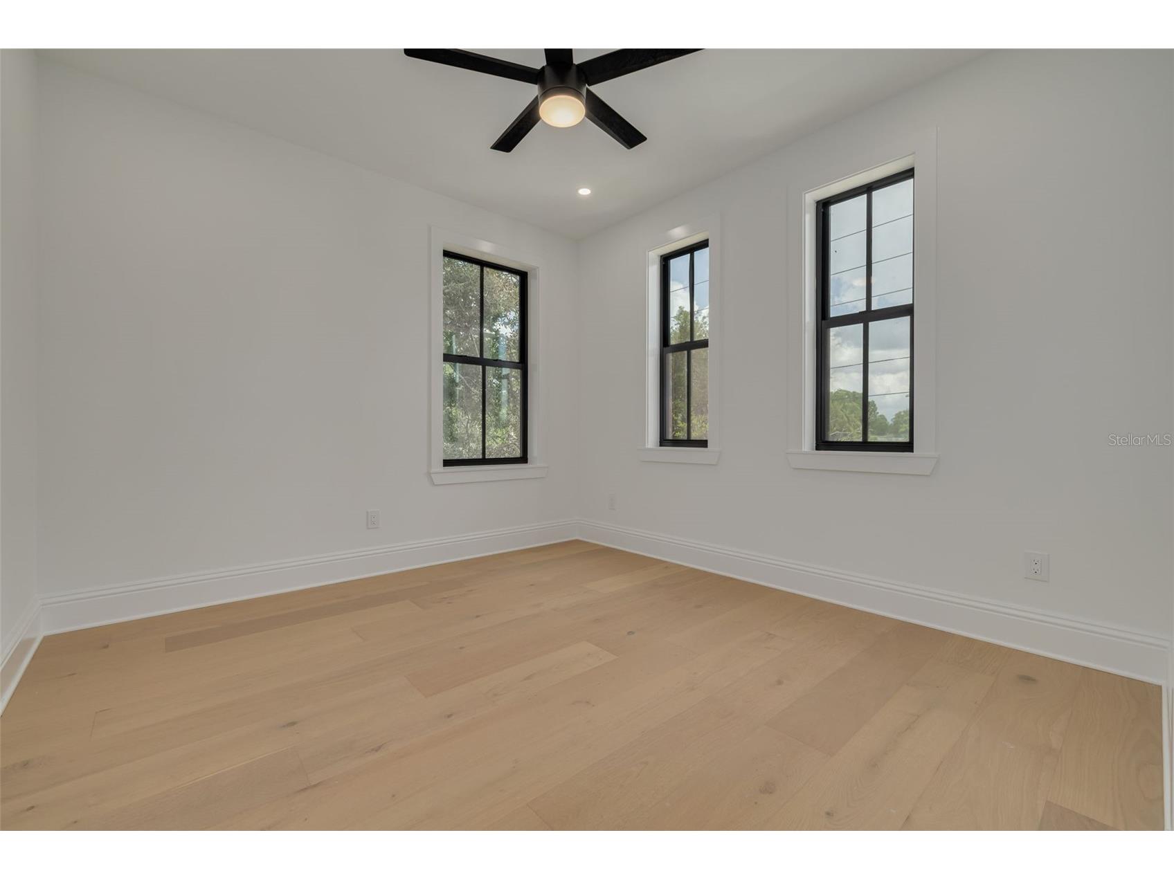 520 48th Avenue N Saint Petersburg FL 33703 TB8519190 image33