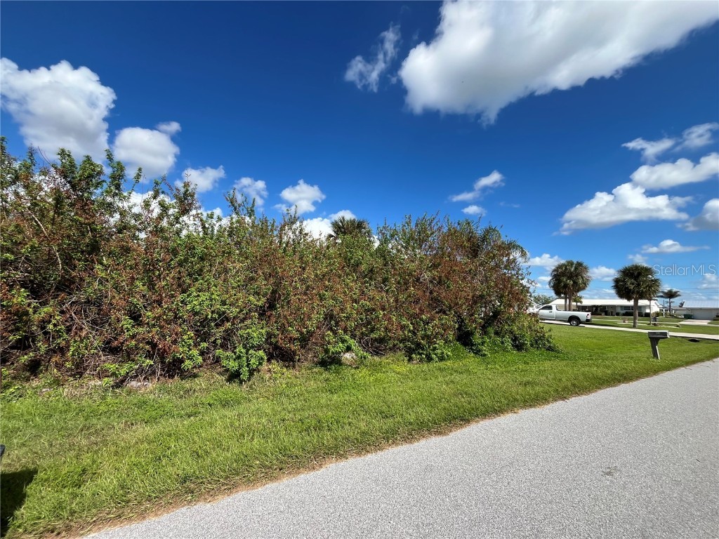 520 Fenton Avenue NW Port Charlotte FL 33952 C7500280 image1