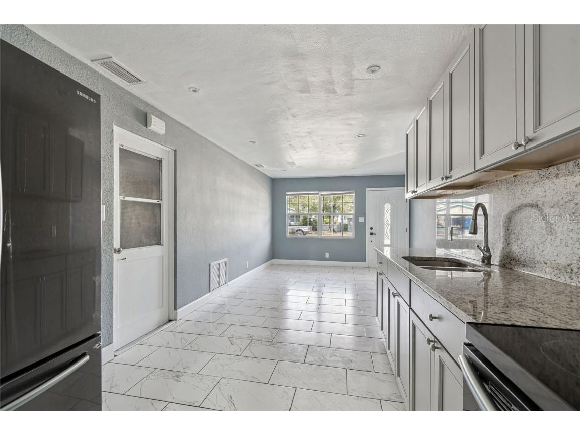 520 Freeport Avenue N Saint Petersburg FL 33702 TB8454353 image12