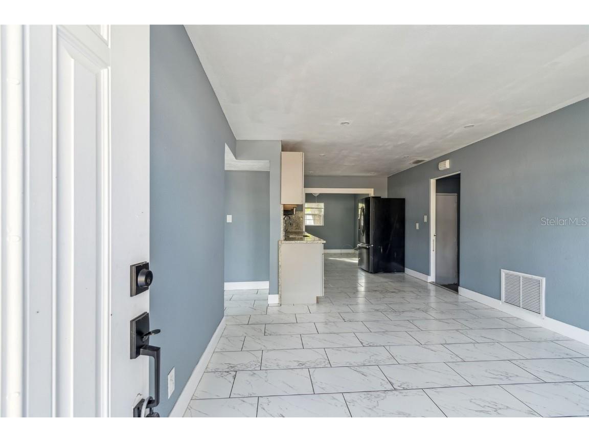 520 Freeport Avenue N Saint Petersburg FL 33702 TB8454353 image5