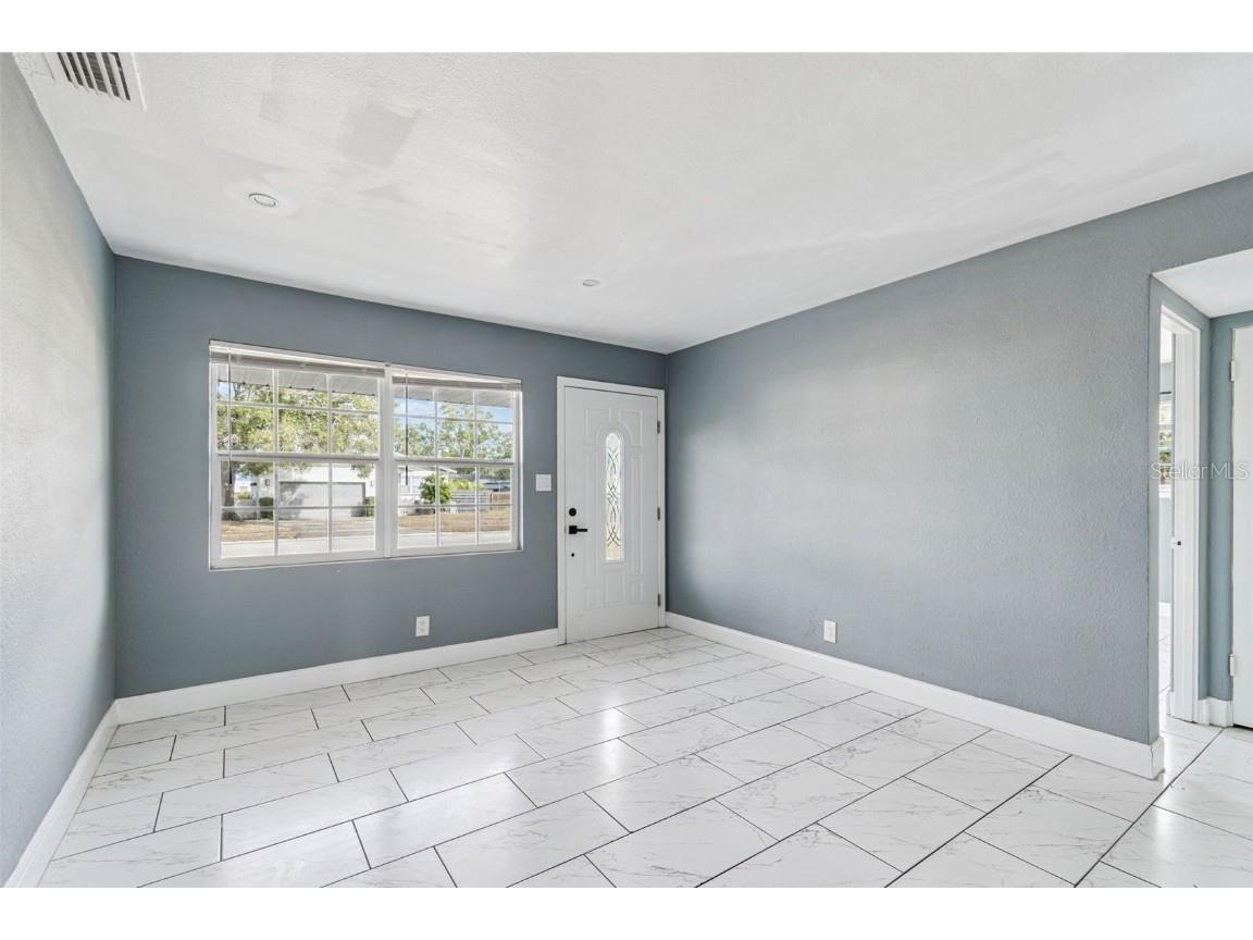 520 Freeport Avenue N Saint Petersburg FL 33702 TB8454353 image6