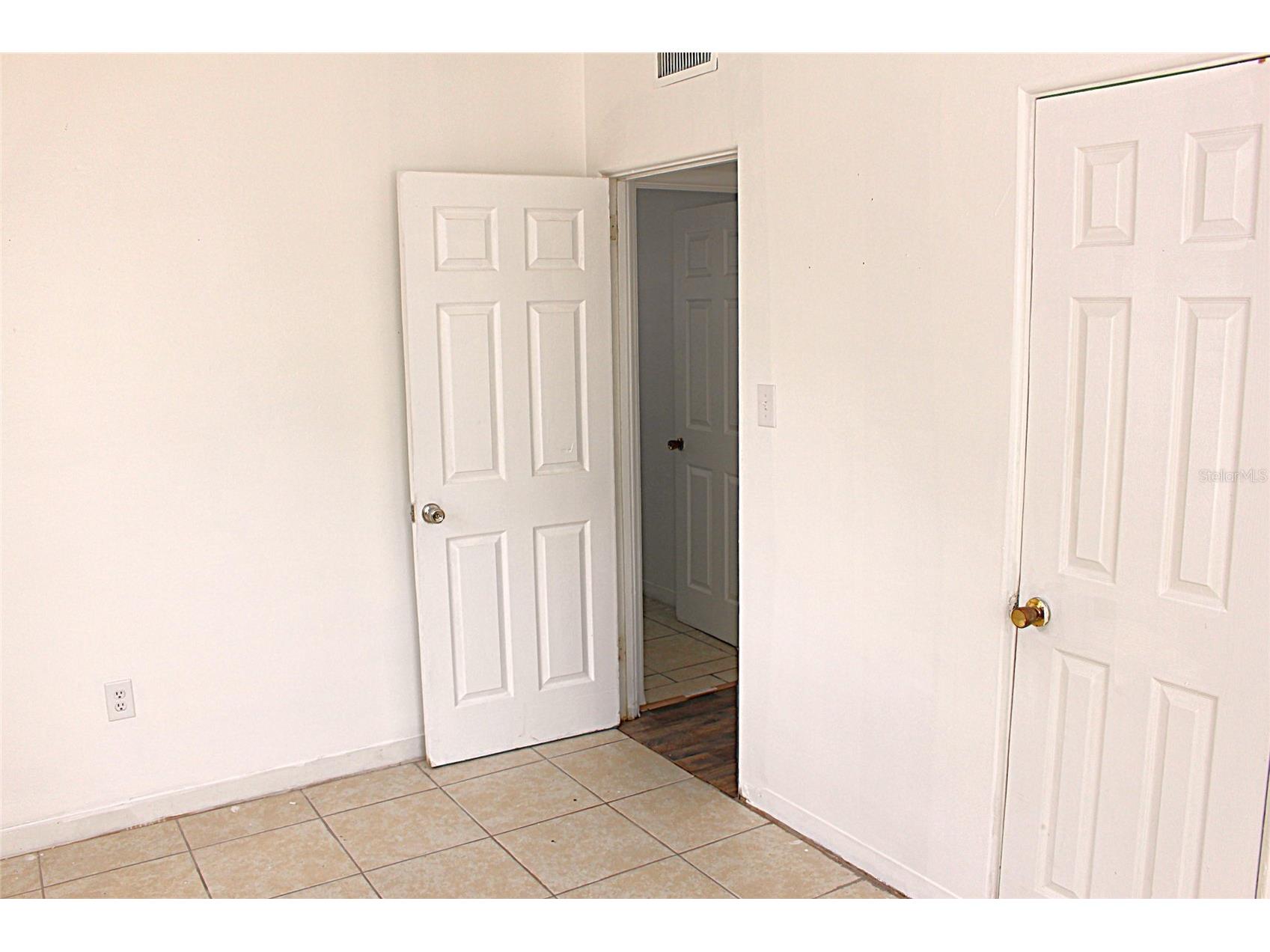 520 Hacienda Court Orlando FL 32809 O6404953 image13
