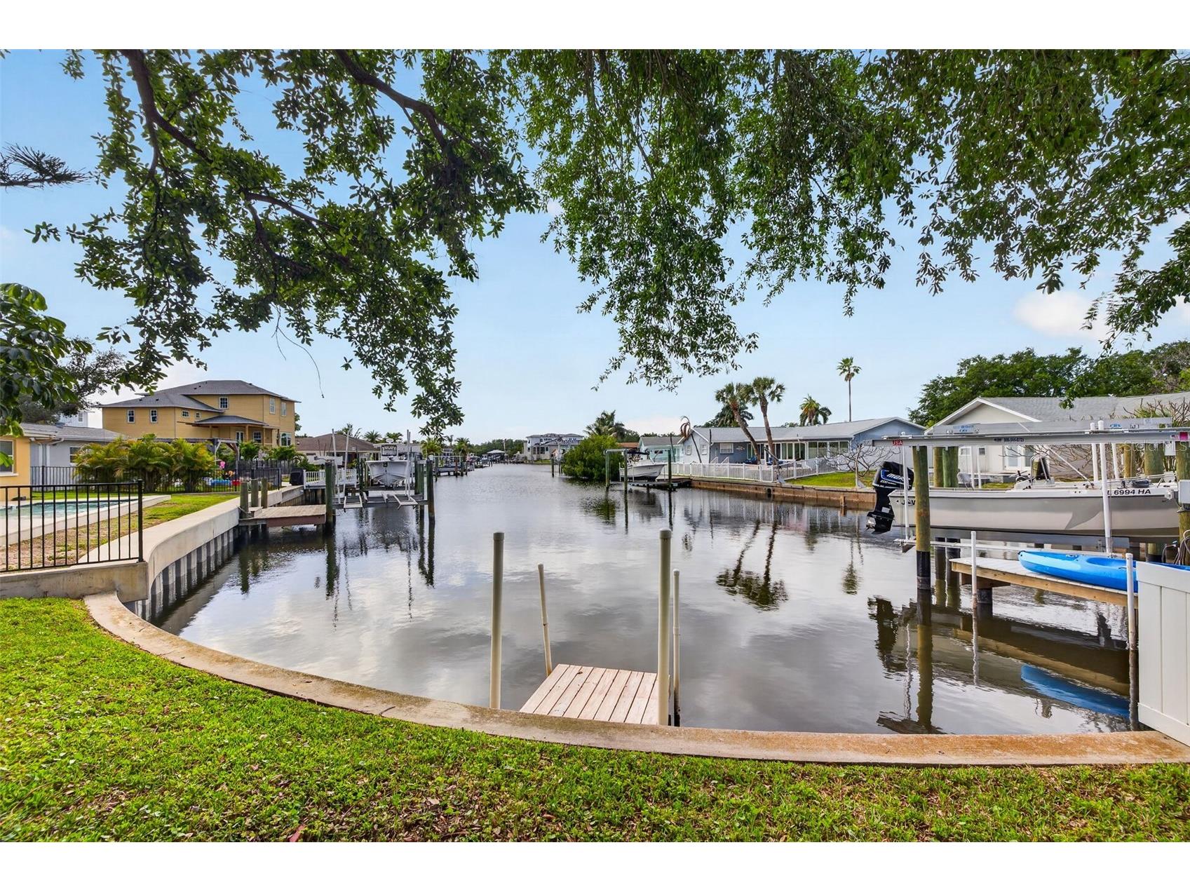5200 14th Street NE Saint Petersburg FL 33703 TB8498329 image1