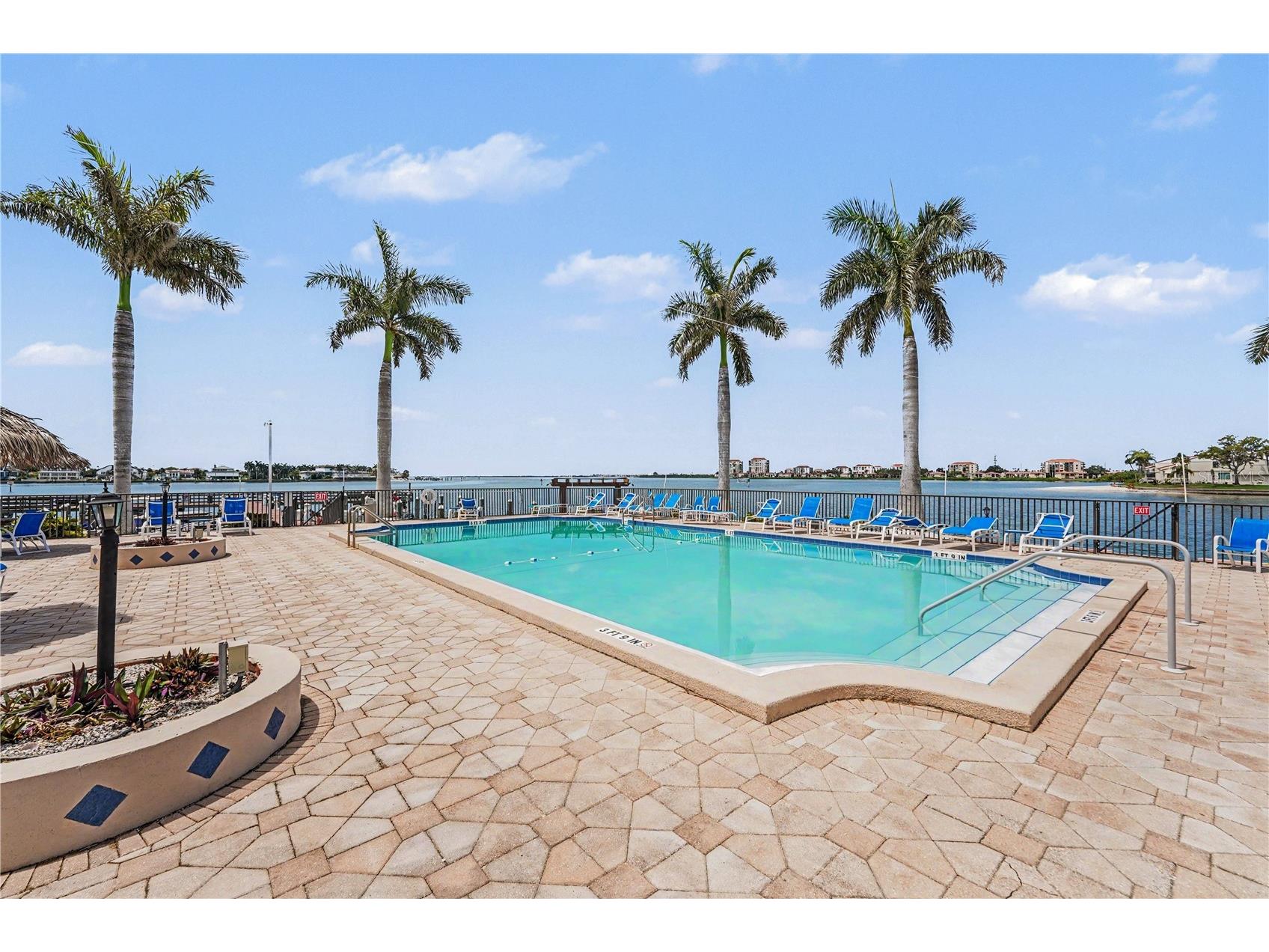 5200 Brittany Drive S #1301 Saint Petersburg FL 33715 - BOCA CIEGA BAY TB8517221 image1