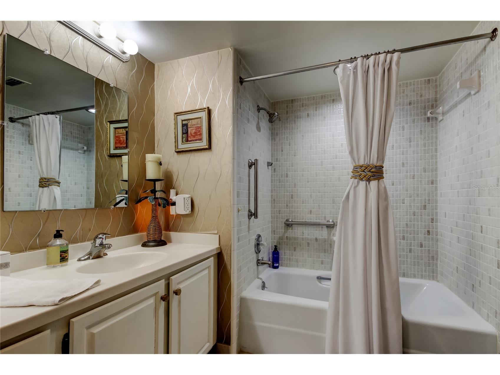 5200 Brittany Drive S #204 Saint Petersburg FL 33715 - TAMPA BAY TB8525282 image36
