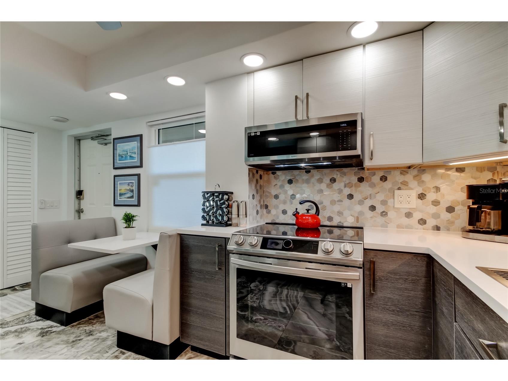 5200 Brittany Drive S #204 Saint Petersburg FL 33715 - TAMPA BAY TB8525282 image7