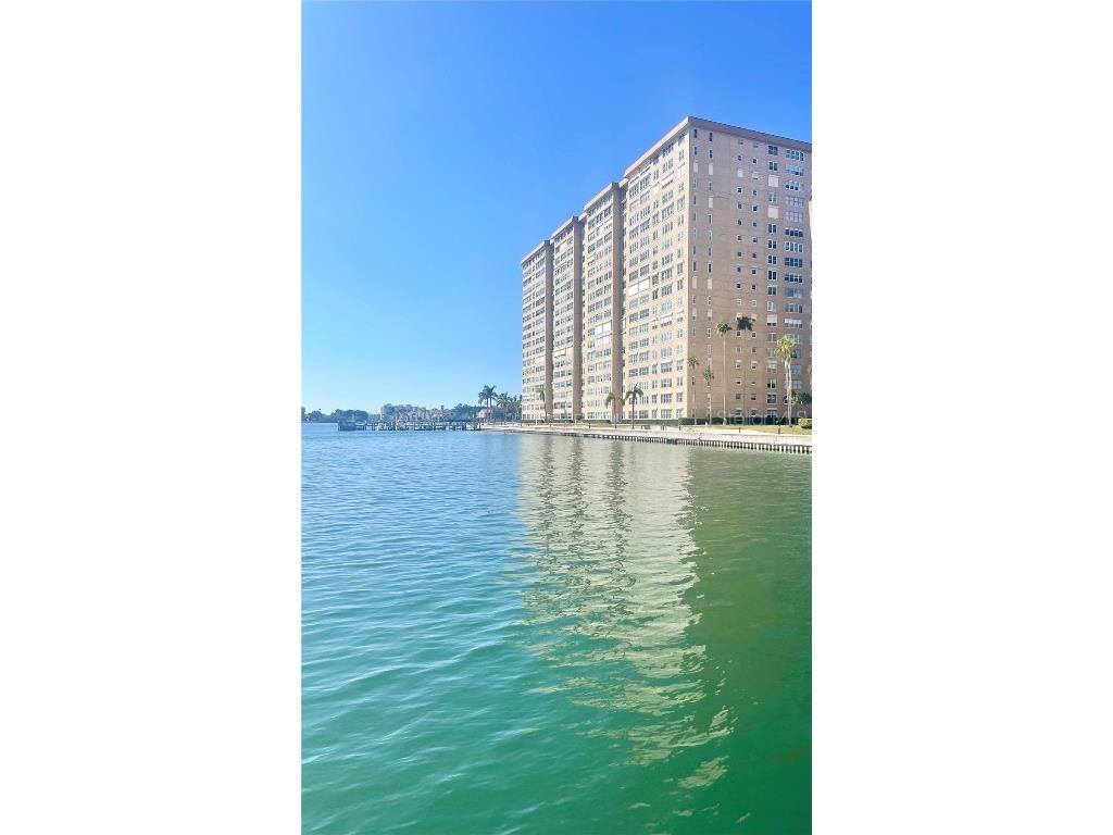 5200 Brittany Drive S #303 Saint Petersburg FL 33715 - BOCA CIEGA BAY U8219944 image1