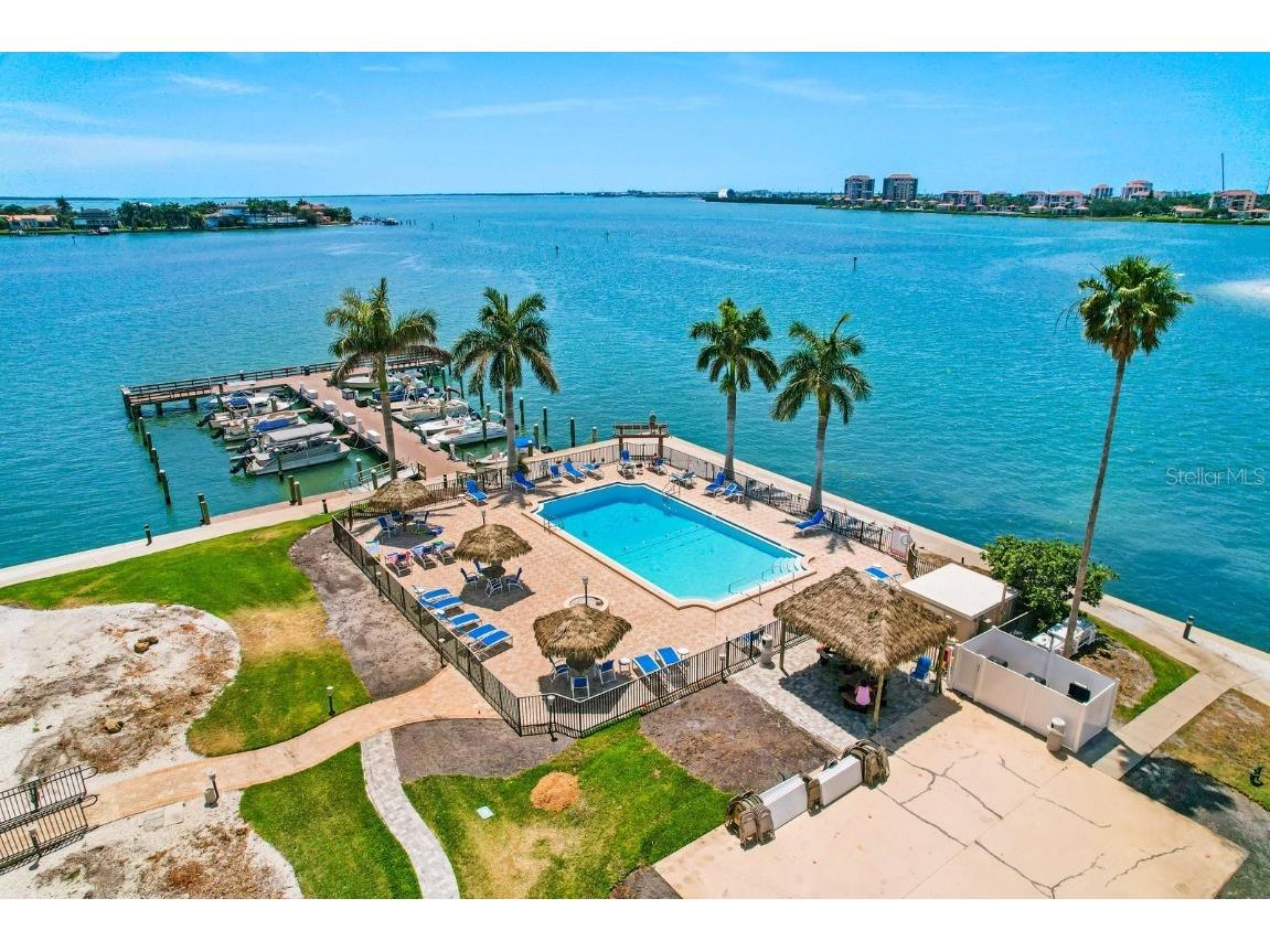 5200 Brittany Drive S #704 Saint Petersburg FL 33715 - BOCA CIEGA BAY U8195848 image1