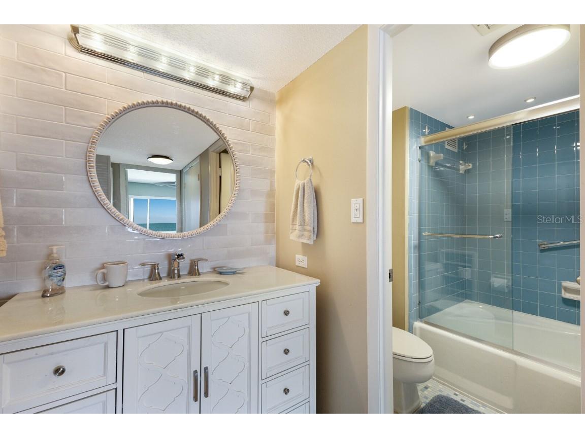 5200 Gulf Drive #302 Holmes Beach FL 34217 - GULF OF MEXICO A4657607 image31