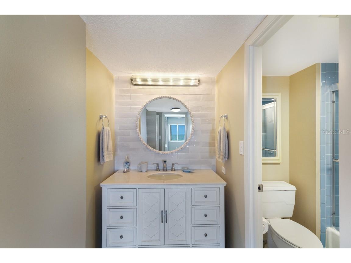 5200 Gulf Drive #302 Holmes Beach FL 34217 - GULF OF MEXICO A4657607 image32
