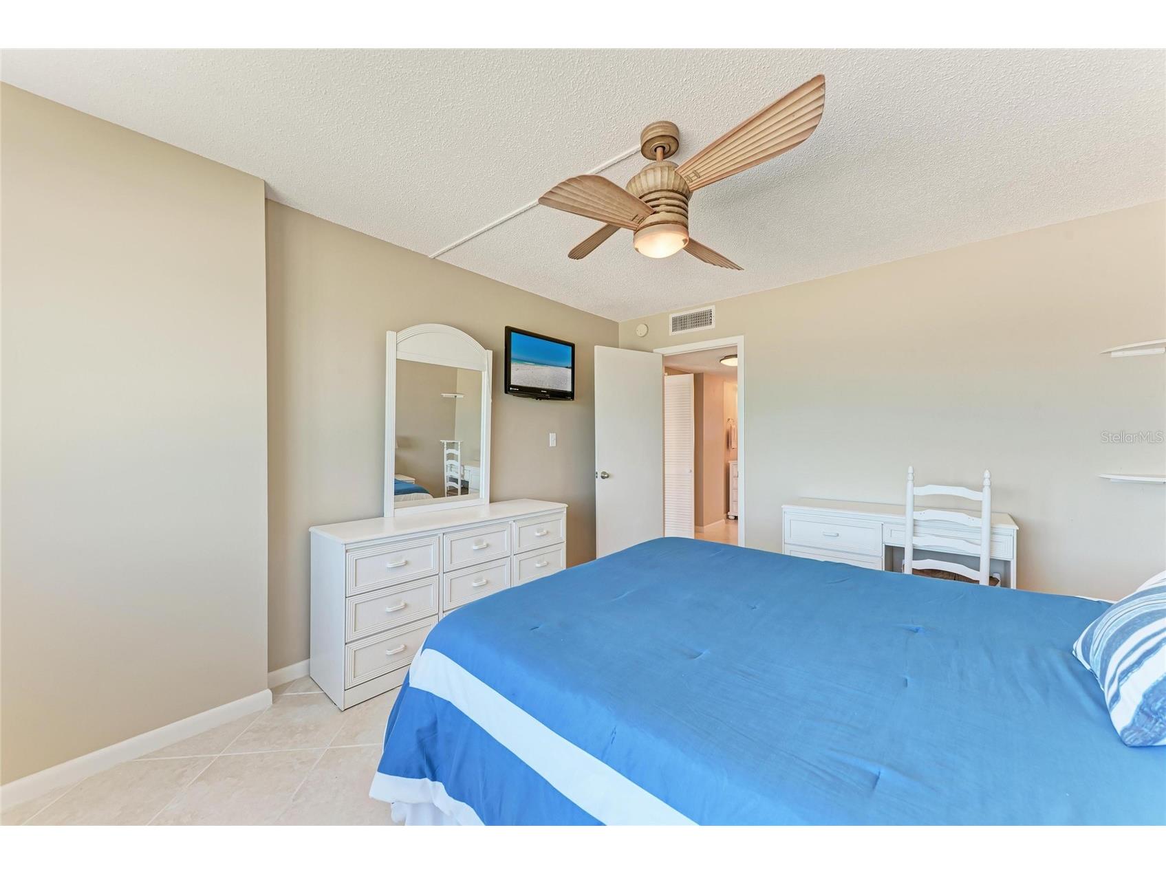 5200 Gulf Drive #302 Holmes Beach FL 34217 - GULF OF MEXICO A4677566 image24