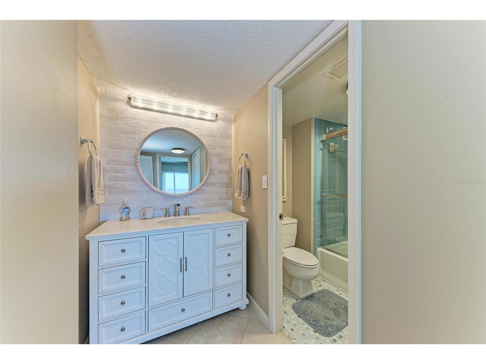 5200 Gulf Drive #302 Holmes Beach FL 34217 - GULF OF MEXICO A4677566 image28