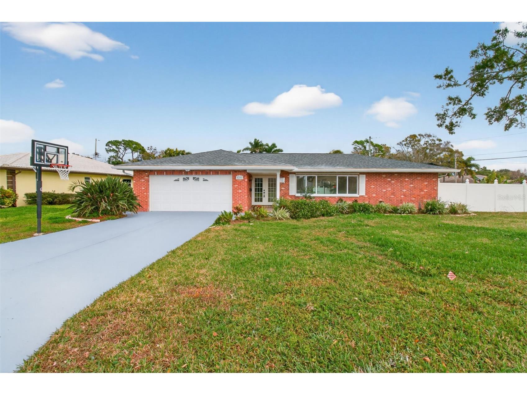 5201 Denver Street NE Saint Petersburg FL 33703 TB8466099 image1