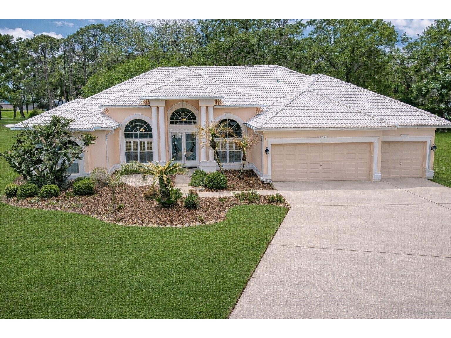 5201 Laurel Pointe Drive Valrico FL 33594 TB8495750 image1