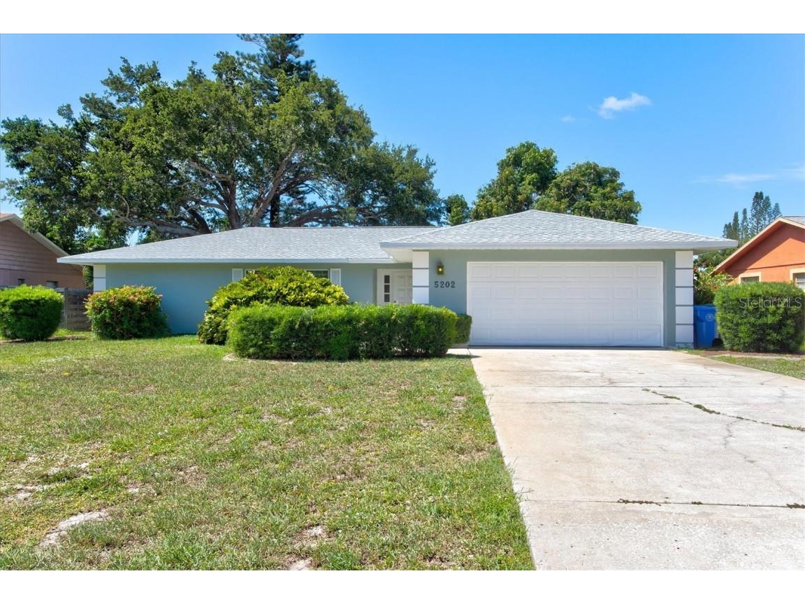 5202 36th Avenue Circle W Bradenton FL 34209 A4572965 image1