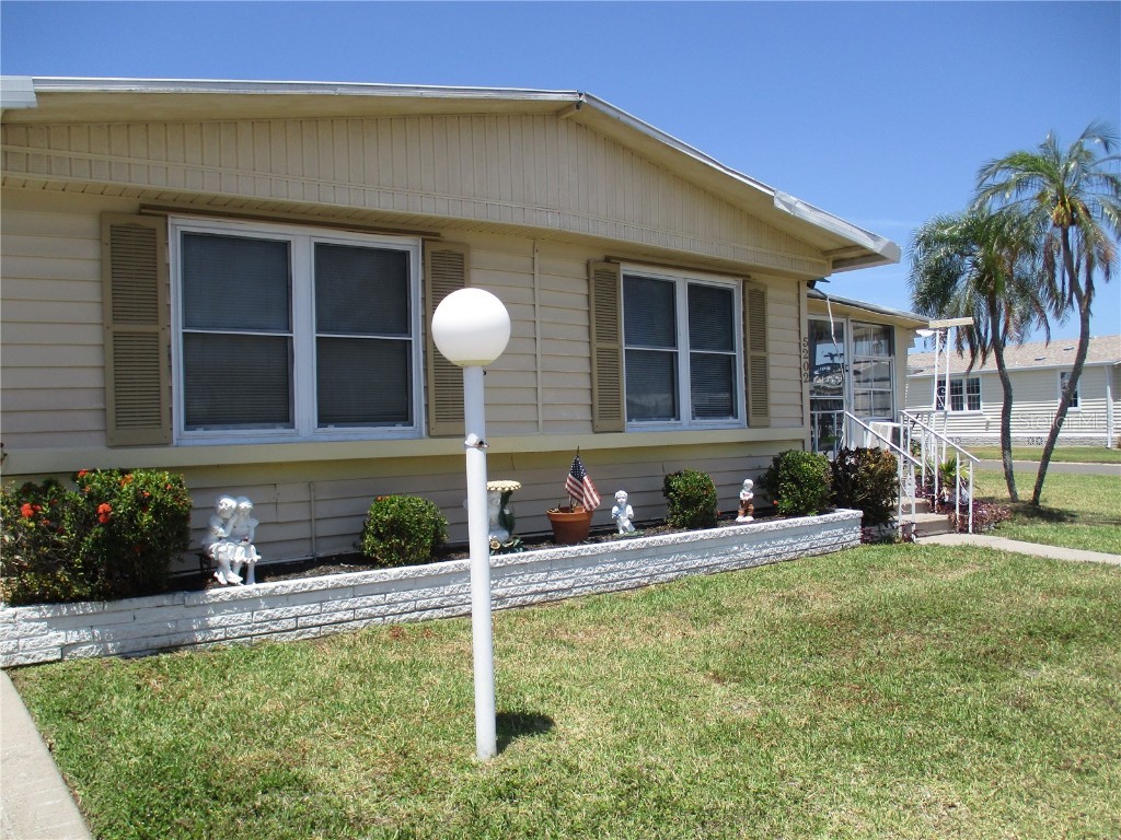 5202 5th B Street E Bradenton FL 34203 A4650639 image1